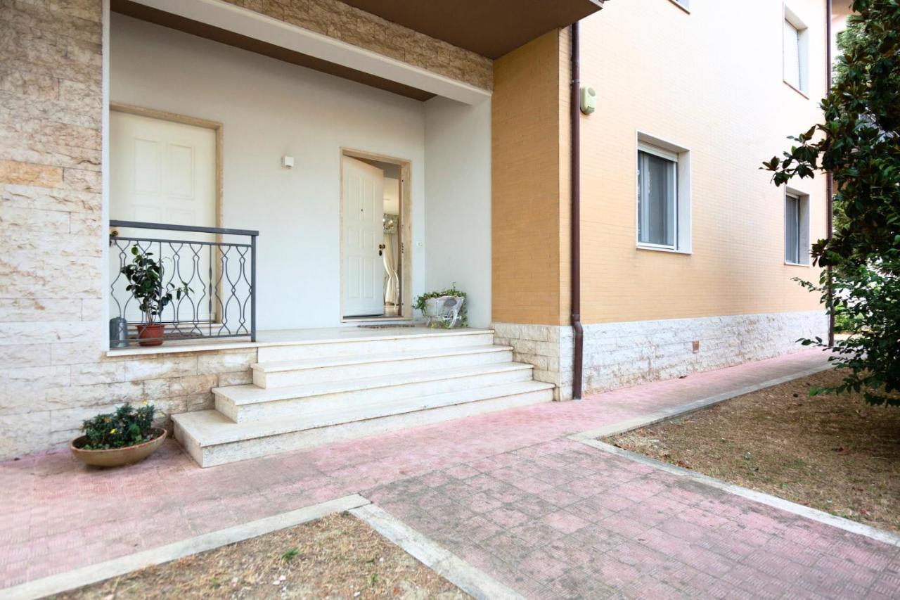 Apartmán L'Oasi Della Pace - Confortevole E Vicino A Tutto Chiaravalle Marche Exteriér fotografie